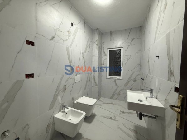 Tirane, jepet me qera zyre Kati 4, 178 m² 1.700 € (Sheshi Willson)