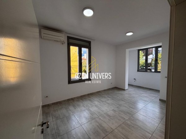 Tirane, jepet me qera ambjent biznesi Kati 2, 75 m² 500 € (Rruga e Dibrës, Pranë Medresesë Tirana, Albania)