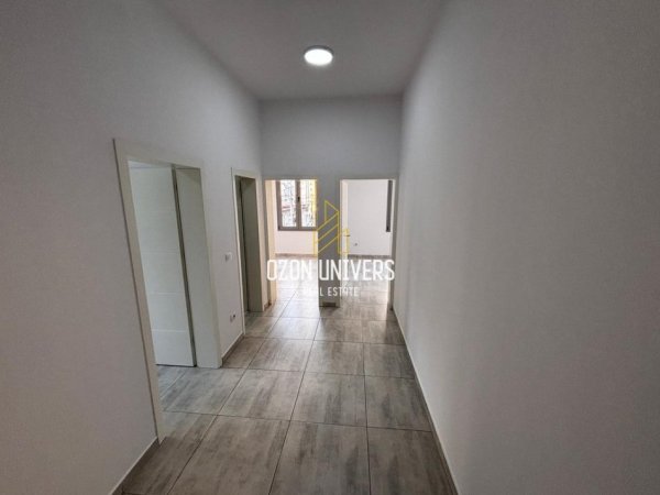 Tirane, jepet me qera ambjent biznesi Kati 2, 75 m² 500 € (Rruga e Dibrës, Pranë Medresesë Tirana, Albania)