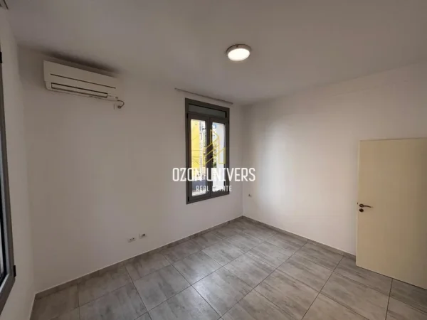 Tirane, jepet me qera ambjent biznesi Kati 2, 75 m² 500 € (Rruga e Dibrës, Pranë Medresesë Tirana, Albania)