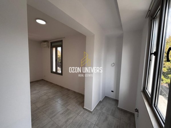 Tirane, jepet me qera ambjent biznesi Kati 2, 75 m² 500 € (Rruga e Dibrës, Pranë Medresesë Tirana, Albania)