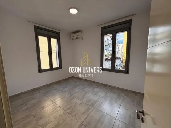 Tirane, jepet me qera ambjent biznesi Kati 2, 75 m² 500 € (Rruga e Dibrës, Pranë Medresesë Tirana, Albania)