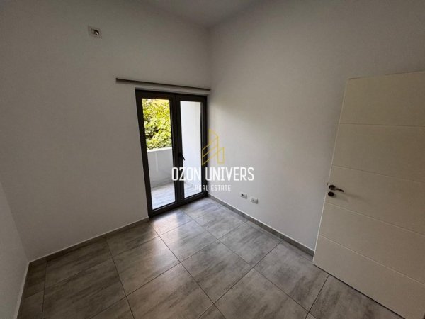 Tirane, jepet me qera ambjent biznesi Kati 2, 75 m² 500 € (Rruga e Dibrës, Pranë Medresesë Tirana, Albania)