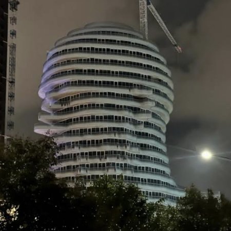 Tirane, shitet apartament 2+1 Kati 20, 257 m² 1.235.000 € 