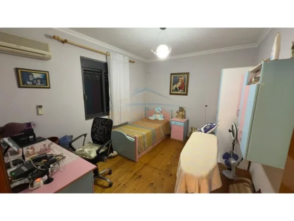 Tirane, shitet Vile 2 Katshe Kati 1, 180 m² 370.000 € 