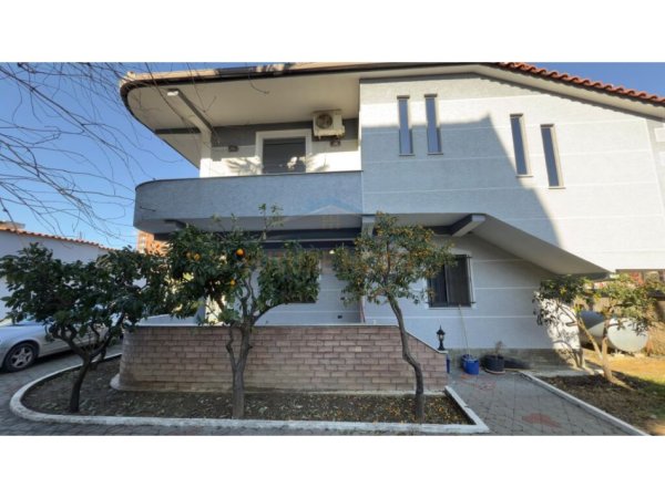 Tirane, shitet Vile 2 Katshe Kati 1, 180 m² 370.000 € 