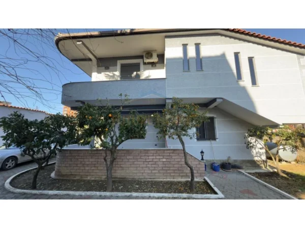 Tirane, shitet Vile 2 Katshe Kati 1, 180 m² 370.000 € 