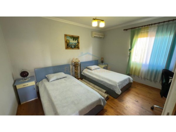 Tirane, shitet Vile 2 Katshe Kati 1, 180 m² 370.000 € 