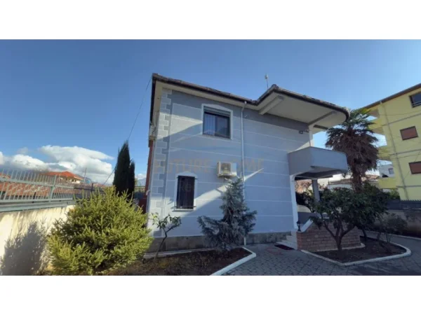 Tirane, shitet Vile 2 Katshe Kati 1, 180 m² 370.000 € 