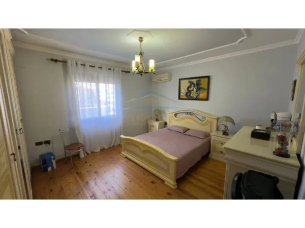 Tirane, shitet Vile 2 Katshe Kati 1, 180 m² 370.000 € 