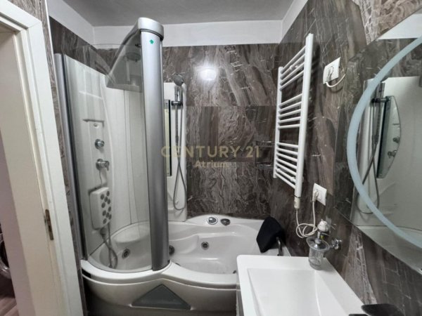 Tirane, jepet me qera apartament 2+1+Aneks+Ballkon Kati 2, 100 m² 1.000 € (Rr. Mine Peza)