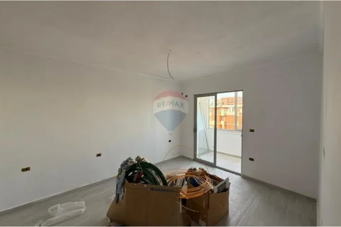 Tirane, jepet me qera apartament 2+1 Kati 5, 70 m² 650 € (Qender, Sheshi Skenderbej)