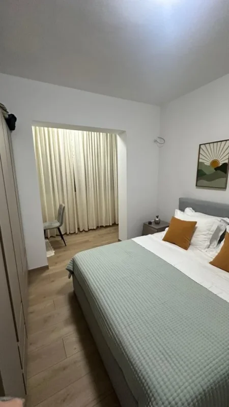 Tirane, jepet me qera apartament 2+1 Kati 2, 1 m² 850 € (Mine peza,Rruga e durresit)