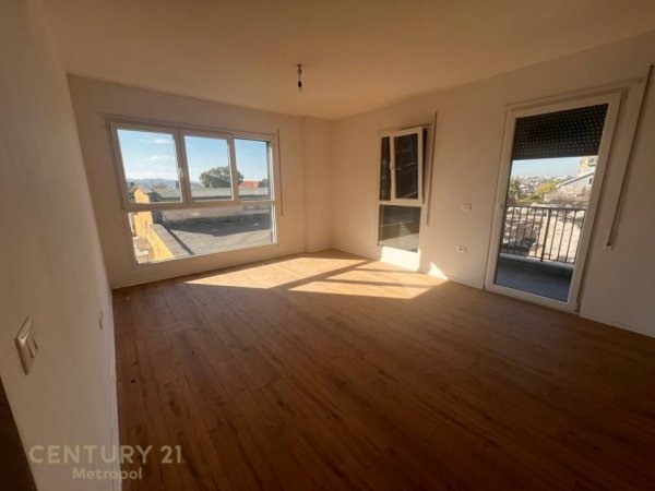 Tirane, jepet me qera apartament 2+1+Ballkon Kati 2, 99 m² 580 € (Don Bosko)