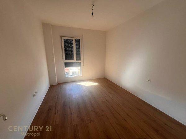 Tirane, jepet me qera apartament 2+1+Ballkon Kati 2, 99 m² 580 € (Don Bosko)