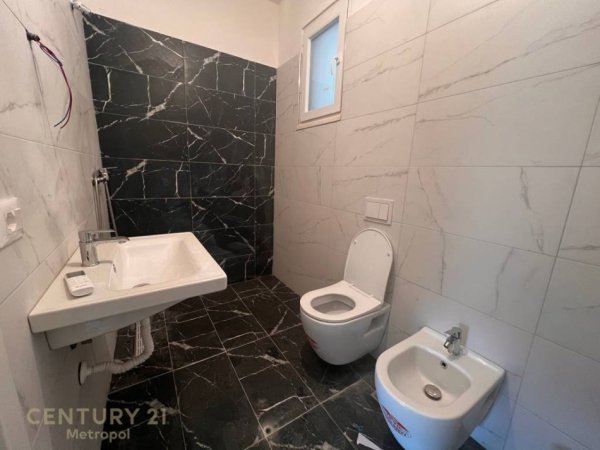 Tirane, jepet me qera apartament 2+1+Ballkon Kati 2, 99 m² 580 € (Don Bosko)