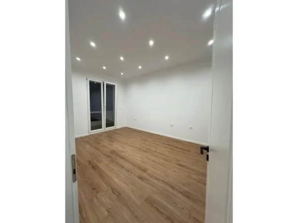 Tirane, shitet apartament 2+1+Ballkon Kati 4, 73 m² 168.000 € (Rruga Mine Peza)