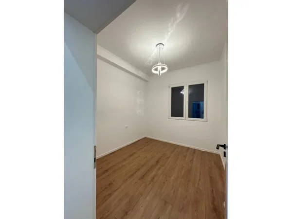 Tirane, shitet apartament 2+1+Ballkon Kati 4, 73 m² 168.000 € (Rruga Mine Peza)