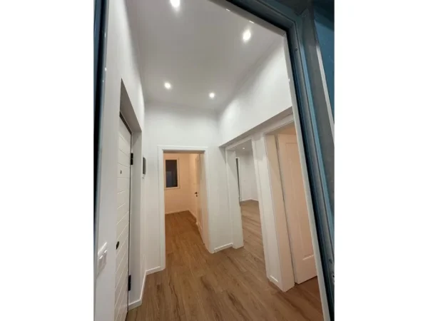 Tirane, shitet apartament 2+1+Ballkon Kati 4, 73 m² 168.000 € (Rruga Mine Peza)