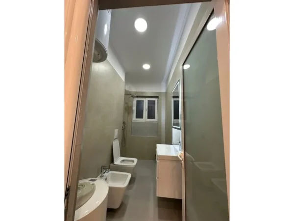 Tirane, shitet apartament 2+1+Ballkon Kati 4, 73 m² 168.000 € (Rruga Mine Peza)