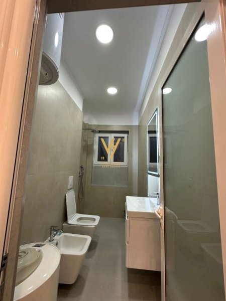 Tirane, shitet apartament 2+1+Ballkon Kati 4, 73 m² 168.000 € (RRUGA E DURRESIT)