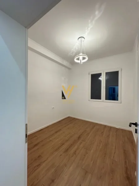 Tirane, shitet apartament 2+1+Ballkon Kati 4, 73 m² 168.000 € (RRUGA E DURRESIT)