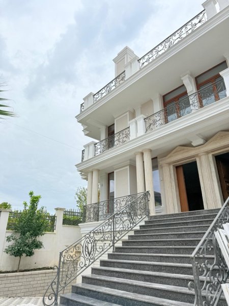 Tirane, jepet me qera Vile , 700 m² 5.000 € (Sauk, pranë Pallatit të Brigadave)