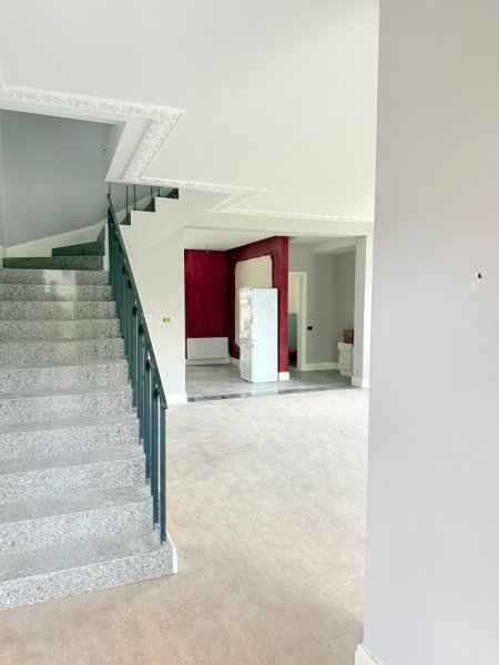 Tirane, jepet me qera Vile , 700 m² 5.000 € (Sauk, pranë Pallatit të Brigadave)