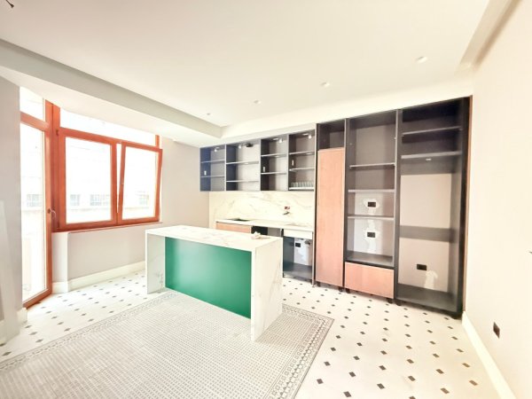 Tirane, jepet me qera Vile , 700 m² 5.000 € (Sauk, pranë Pallatit të Brigadave)