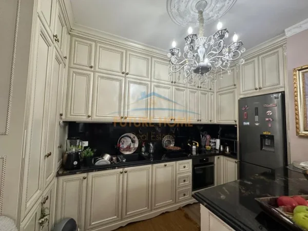 Tirane, shitet apartament 2+1+Ballkon Kati 5, 136 m² 480.000 € (Kompleksi Delijorgji)