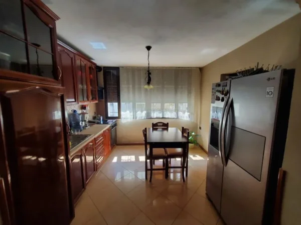 Tirane, shitet apartament 3+1+Aneks+Ballkon Kati 2, 110 m² 230.000 € (Rr. Muhamet Gjallesha)