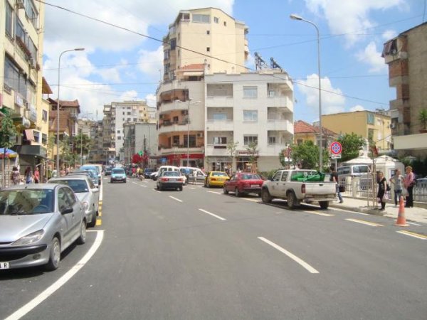 Tirane, jepet me qera apartament 1+1+Ballkon Kati 4, 48 m² 350 € (Shkolla e Baletit)