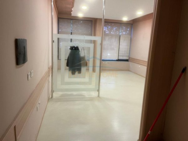 Tirane, jepet me qera ambjent biznesi Kati 1, 50 m² 500 € (DON BOSKO)