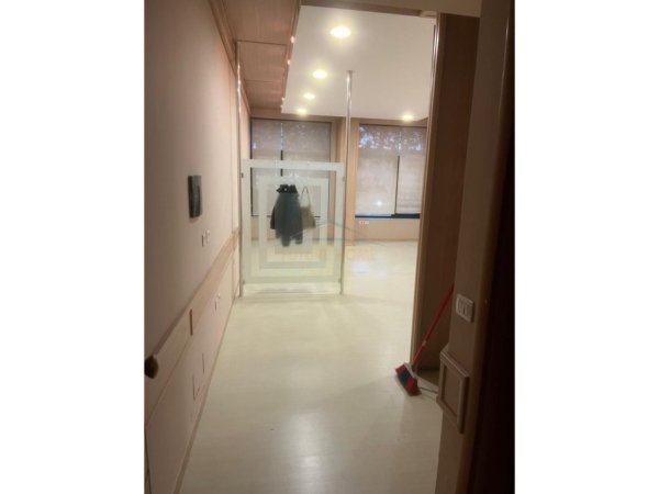 Tirane, jepet me qera ambjent biznesi Kati 1, 50 m² 500 € (DON BOSKO)