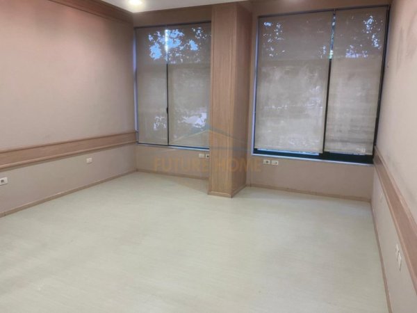 Tirane, jepet me qera ambjent biznesi Kati 1, 50 m² 500 € (DON BOSKO)