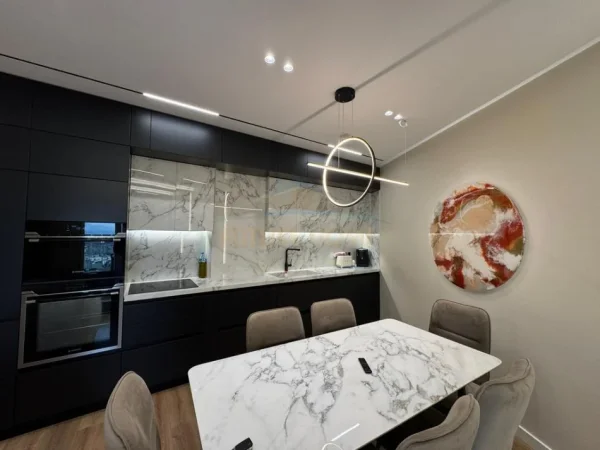 Tirane, shitet apartament 2+1+Ballkon Kati 5, 99 m² 320.000 € (Kodra e Diellit)