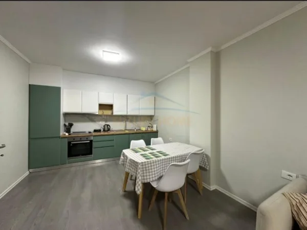 Tirane, jepet me qera 1+1 Kati 1, 75 m² 500 € 