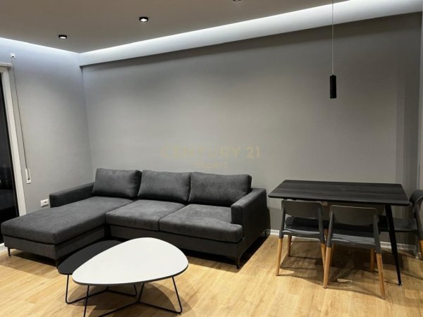 Tirane, jepet me qera apartament 1+1+Ballkon Kati 2, 80 m² 600 € (Don bosko)