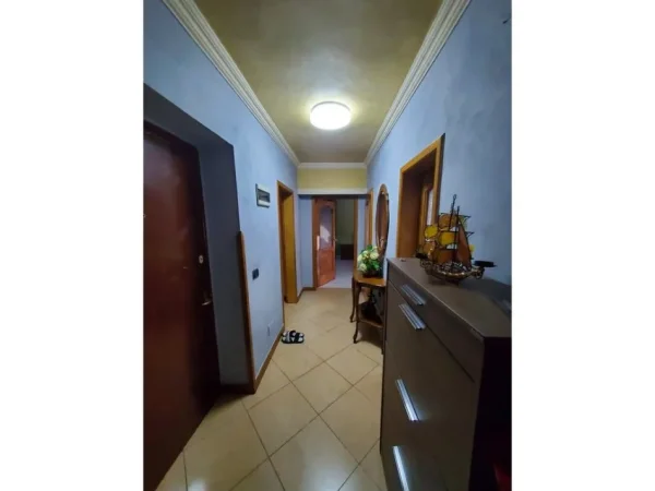 Tirane, shes apartament 3+1+Ballkon Kati 2, 110 m² 230.000 € (21 Dhjetori)