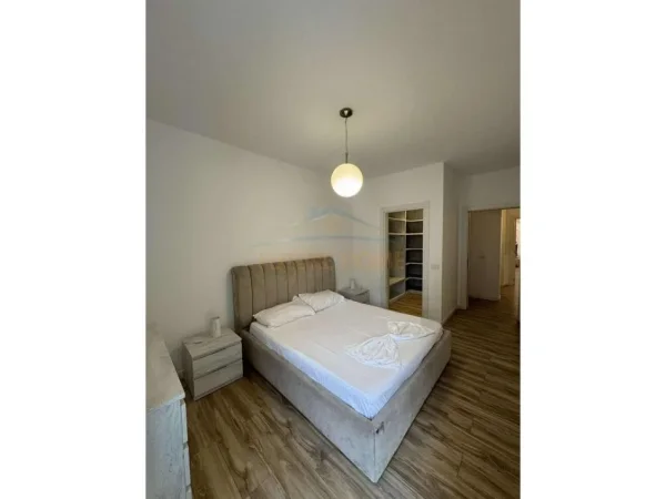 Tirane, jepet me qera apartament 2+1 Kati 8, 550 € 