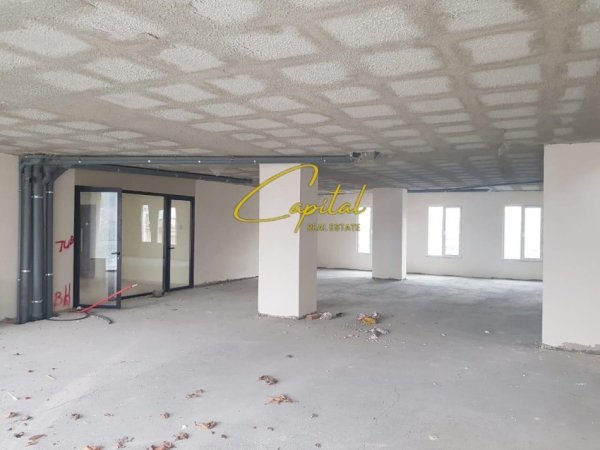 Tirane, jepet me qera ambjent biznesi Kati 2, 200 m² 1.700 € (RRUGA E DIBRES)