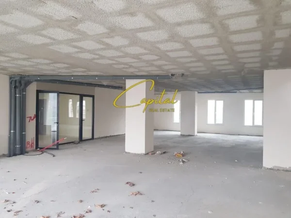 Tirane, jepet me qera ambjent biznesi Kati 2, 200 m² 1.700 € (RRUGA E DIBRES)
