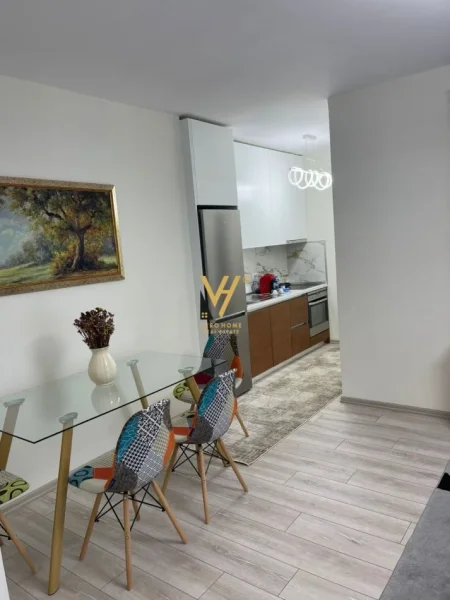 Tirane, jepet me qera apartament 1+1+Ballkon Kati 8, 70 m² 900 € (RRUGA E KOSOVAREVE)
