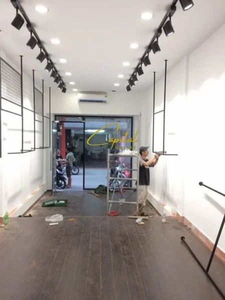 Tirane, shitet ambjent biznesi Kati 0, 86 m² 210.000 € (YZBERISHT)