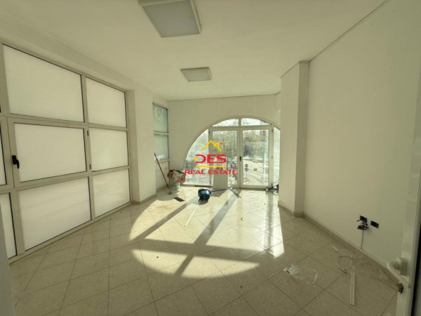 Vlore, shitet ambjent biznesi Kati 3, 58 m² 117.220 € (Rruga Ate Kristo Negovani)