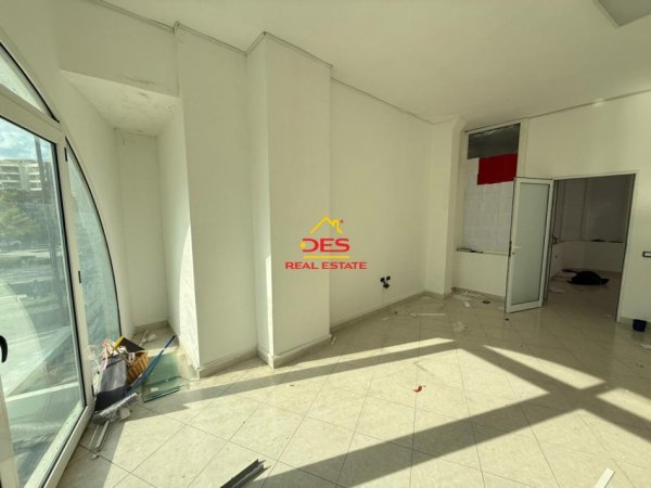 Vlore, shitet ambjent biznesi Kati 3, 58 m² 117.220 € (Rruga Ate Kristo Negovani)