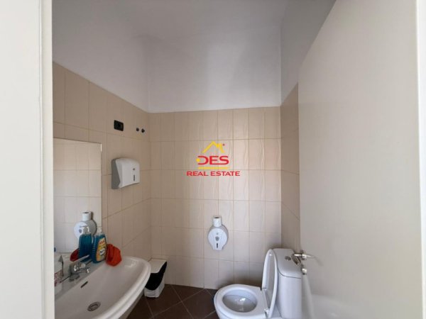 Vlore, shitet ambjent biznesi Kati 3, 58 m² 117.220 € (Rruga Ate Kristo Negovani)