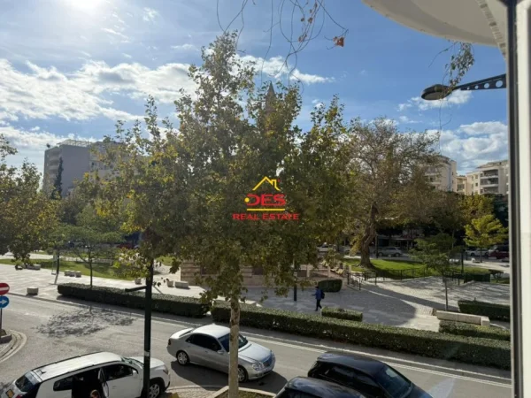 Vlore, shitet ambjent biznesi Kati 3, 58 m² 117.220 € (Rruga Ate Kristo Negovani)