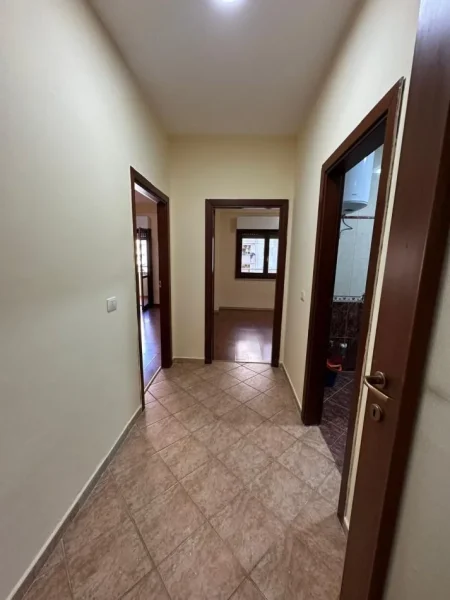 Tirane, jepet me qera apartament 2+1+Ballkon Kati 4, 118 m² 750 € 