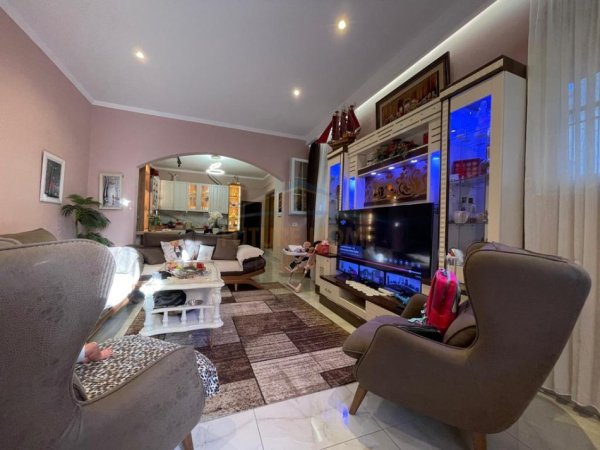 Tirane, shitet Vile 1 Katshe Kati 0, 185 m² 250.000 € (”Gjimnazi Besnik Sykja” Vasil Shanto)